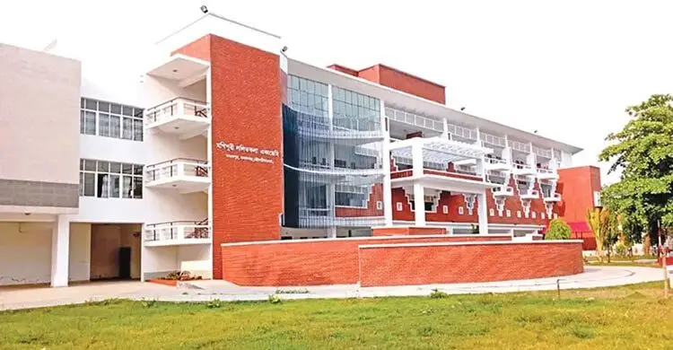 প্রধান উপদেষ্টা পদত্যাগ করবেন না: ফাইজ তাইয়েব আহমেদ