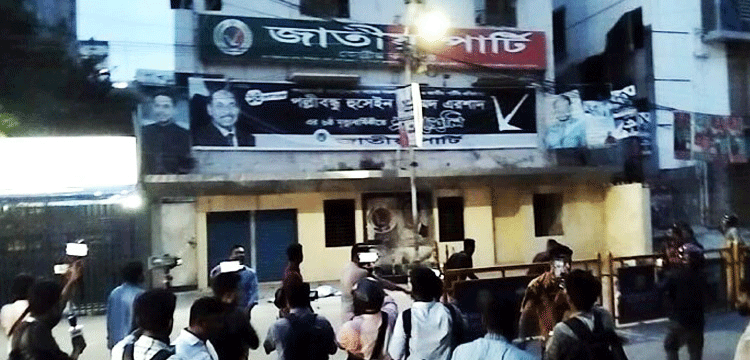 প্রধান উপদেষ্টা পদত্যাগ করবেন না: ফাইজ তাইয়েব আহমেদ