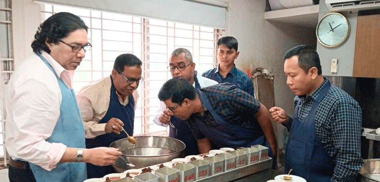 প্রধান উপদেষ্টা পদত্যাগ করবেন না: ফাইজ তাইয়েব আহমেদ