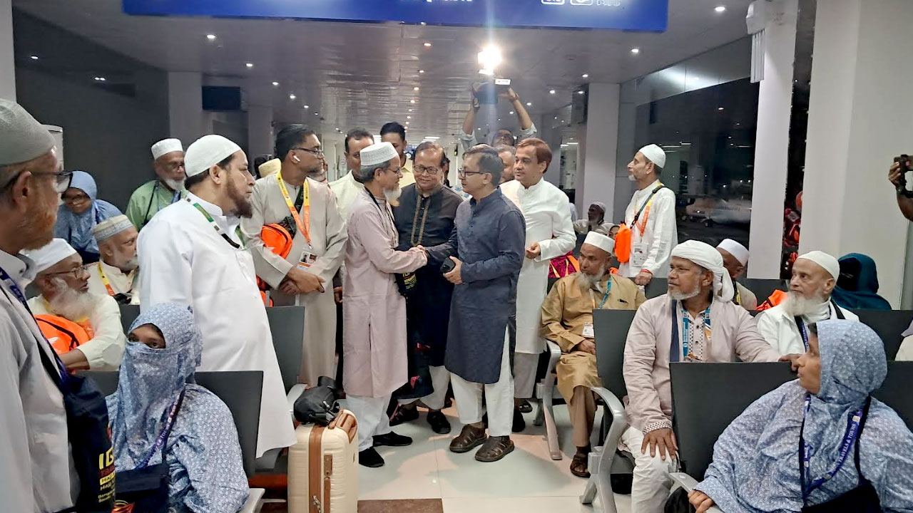 প্রধান উপদেষ্টা পদত্যাগ করবেন না: ফাইজ তাইয়েব আহমেদ