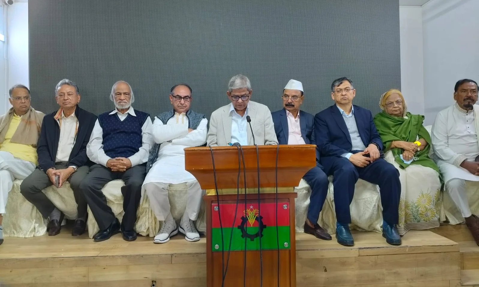 প্রধান উপদেষ্টা পদত্যাগ করবেন না: ফাইজ তাইয়েব আহমেদ