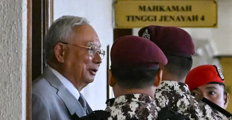 প্রধান উপদেষ্টা পদত্যাগ করবেন না: ফাইজ তাইয়েব আহমেদ