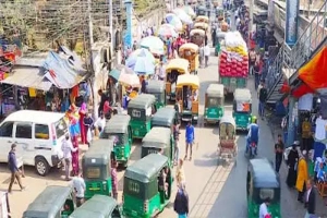 সিলেট নগরীতে ট্রাফিক পুলিশের সাঁড়াশি অভিযান: ৪৮ মামলা ও ৭৪ গাড়ি জব্দ