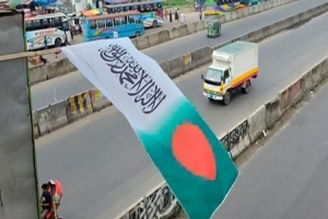 কালেমা যুক্ত করে জাতীয় পতাকা বিক্রয়কালে ২ যুবক গ্রেপ্তার