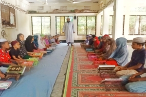 হারিয়ে যাচ্ছে গ্রাম বাংলার ঐতিহ্যবাহী মক্তব শিক্ষা