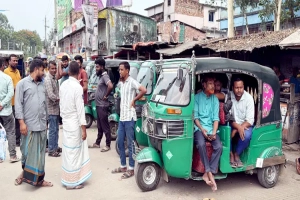নবীগঞ্জে অটোরিকশা শ্রমিকদের দ্বন্দ্বে যাত্রীদের নাভিশ্বাস