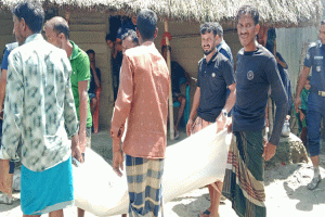 মায়ের লাশের পাশে কাঁদছিল দুই শিশু : দরজা ভেঙে উদ্ধার