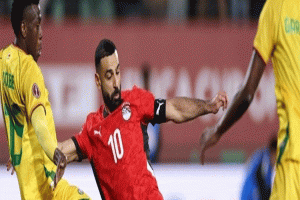 সালাহর শেষ মুহূর্তের নৈপুণ্যে অঘটনের হাত থেকে বাঁচল মিসর