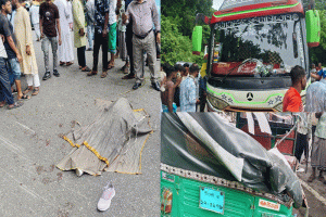 তামাবিল মহাসড়কে গেইটলক বাসের ধাক্কায় পর্যটক কিশোরী  নিহত, মা আহত