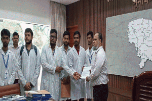 সুনামগঞ্জে জেলা প্রশাসক ও সিভিল সার্জনকে মেডিকেল শিক্ষার্থীদের স্মারকলিপি