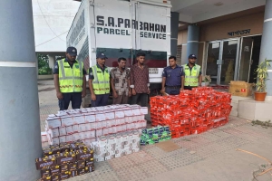 শায়েস্তাগঞ্জে হাইওয়ে পুলিশের অভিযানে ২২ লাখ টাকার ভারতীয় পণ্য জব্দ, আটক ২