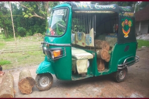 শায়েস্তাগঞ্জে বন বিভাগের অভিযানে কাঠসহ সিএনজি জব্দ