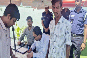নির্দেশনা অমান্য করায় টাঙ্গুয়ার হাওরে তিন হাউজবোটকে জরিমানা