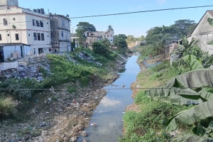 ডাম্পিং স্টেশন না থাকায় জুড়ী নদী এখন ময়লার ভাগাড়