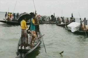 সুনামগঞ্জে হাওরে নৌকাডুবিতে শিশুসহ নিখোঁজ ২