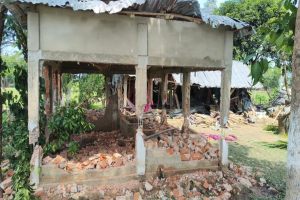 নবীগঞ্জে মাদক কারবারির ঘর গুঁড়িয়ে দিল জনতা