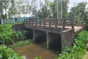২০ বছর ধরে সংযোগ সড়কহীন মাধবপুরের রূপনগর সেতু