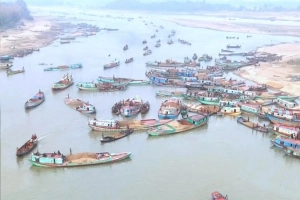 যাদুকাটায় রাতের আঁধারে ড্রেজার তাণ্ডব: নিষেধাজ্ঞা মানছেনা বালু খেকোরা