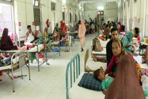 শামসুদ্দিন হাসপাতালে শয্যা সংকট, এক বিছানায় দুই শিশু