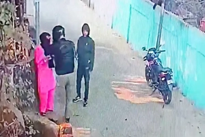 সিলেটে দিনে-দুপুরে নারীর ওপর সশস্ত্র ছিনতাইয়ের চেষ্টা