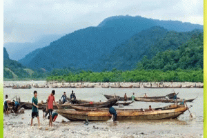 কোম্পানীগঞ্জে সাদাপাথর এলাকায় পর্যটকবাহী ছাড়া সব নৌ যানে নিষেধাজ্ঞা