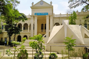 শিক্ষার্থীদের সংবর্ধনা অনুষ্ঠানে হিন্দু শিক্ষার্থীদের গরুর মাংস পরিবেশন!