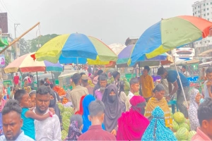 মাধবপুরে ঢাকা-সিলেট মহাসড়ক যেন উন্মুক্ত হাটবাজার