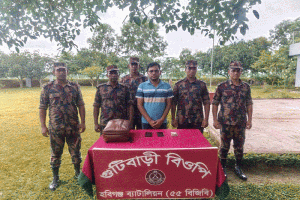সীমান্ত দিয়ে পালানোর সময় সুনামগঞ্জের পলাতক আসামী আটক