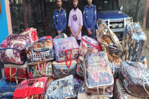 জৈন্তাপুরে বাস তল্লাশি করে ৬৫ পিছ কম্বলসহ আটক ১