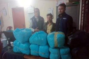 মাধবপুরে ৩২ কেজি ভারতীয় গাঁজাসহ মাদক কারবারি আটক