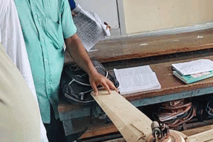 কুলাউড়ায় শ্রেণিকক্ষে ছাত্রীর মাথার ওপর খুলে পড়ল সিলিং ফ্যান