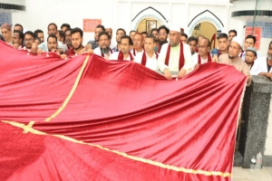 শাহজালাল (রহ.) মাজারে প্রধানমন্ত্রীর পক্ষে গিলাফ চড়ালেন সিসিক প্রশাসক