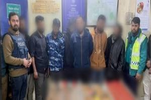 সিলেটে দেশীয় অস্ত্রসহ ৭ ডাকাত আটক