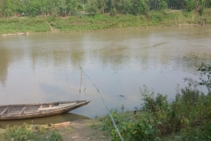 মৌলভীবাজারে এখনও রশিটানা নৌকায় পারাপার হচ্ছে মানুষ