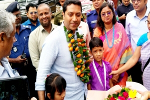 সিলেটে প্রতিমন্ত্রীকে খাঁশিয়া পান-সুপারির মালা দিয়ে বরণ