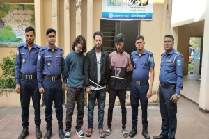 রাজনগরে ব্যবসায়ীর সাড়ে ৫ লাখ টাকা ছিনতাই: তিনজন গ্রেফতার
