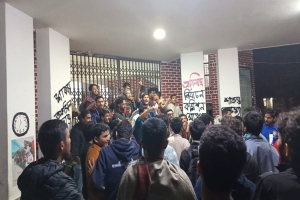 শাহজালাল বিজ্ঞান ও প্রযুক্তি বিশ্ববিদ্যালয়ের উপাচার্য ও সহ-উপাচার্য ৬ ঘন্টা অবরুদ্ধ