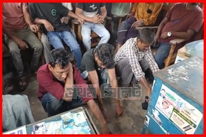 বড়লেখায় সিএনজি চুরির ঘটনায় জনতার হাতে তিনজন আটক