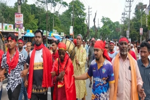 সিলেটে ঐতিহাসিক ‘লাকড়ি তোড়া’ উৎসবে হাজারো ভক্তের সমাগম