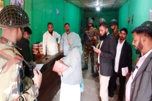 জামালগঞ্জে খাস জমিতে অবৈধ স্থাপনা ও অতিরিক্ত দামে পণ্য বিক্রি, তিন প্রতিষ্ঠানকে জরিমানা