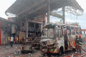 হবিগঞ্জে সিএনজি ফিলিং স্টেশনে অগ্নিকাণ্ড, ৯ যানবহন পুড়ে ছাই