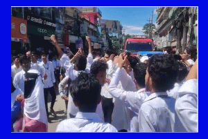 শিক্ষামন্ত্রীর ক্ষমা প্রার্থনা প্রত্যাখ্যান করে  শ্রীমঙ্গলে শিক্ষার্থীদের বিক্ষোভ