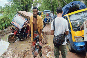 হবিগঞ্জে তিন মাসও টিকল না ৩৬ লাখ, টাকার সড়ক সংস্কার