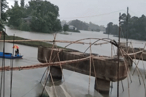 ব্রিজ যখন স্থানীয়দের কাছে তামাশা