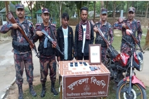 মৌলভীবাজারে মোটরসাইকেলসহ দুই মাদককারবারি আটক