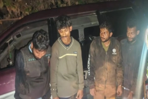 মৌলভীবাজারে ডাকাতি শেষে পালাতে গিয়ে অস্ত্রসহ চার ডাকাত আটক