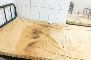 ​বিয়ানীবাজার উপজেলা স্বাস্থ্য কমপ্লেক্স এখন 'রোগীর ভোগান্তি': দুর্গন্ধে টেকা দায়, মেঝেতে ময়লার স্তূপ