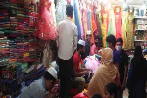 ঈদ সামনে রেখে জমজমাট দোয়ারাবাজার