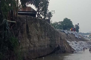 তাহিরপুরে যাদুকাটা নদীতে বালু উত্তোলন, হুমকিতে শিমুলবাগান