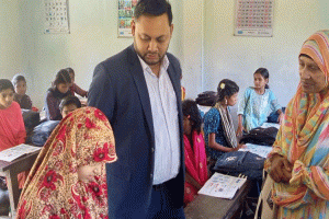 বড়লেখায় চা বাগানে কিশোরী শিক্ষার মানোন্নয়ন প্রকল্প পরিদর্শন করলেন ইউএনও